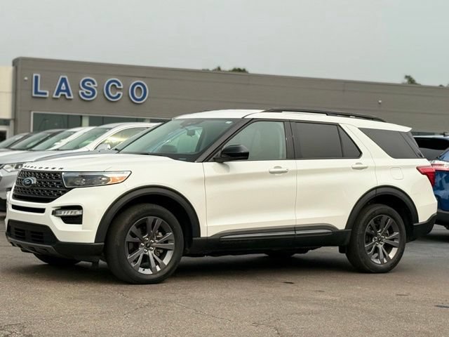 Certified 2023 Ford Explorer XLT w/ Equipment Group 202A AWD/4WD image 1