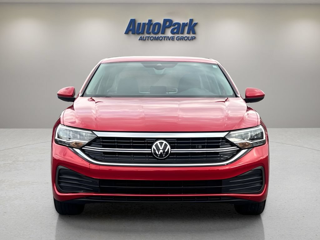 Used 2023 Volkswagen Jetta SE FWD image 2