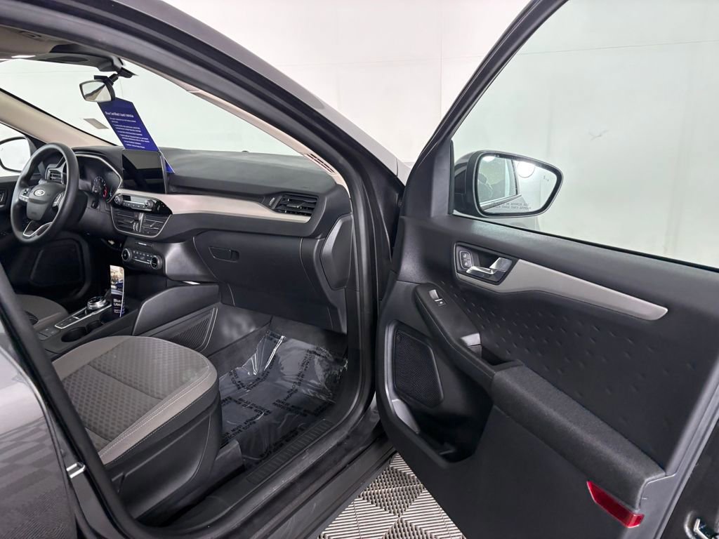 Certified 2020 Ford Escape SE image 34