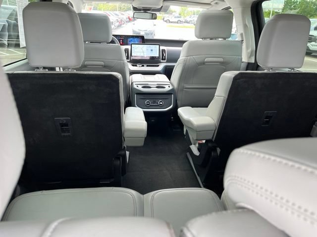 Certified 2025 Ford Expedition Active AWD/4WD image 9