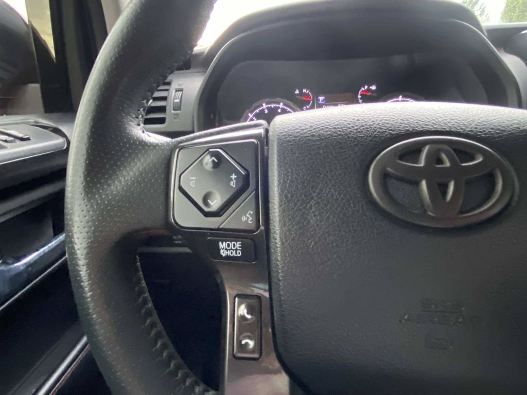Used 2021 Toyota 4Runner TRD Off-Road Premium AWD/4WD image 31