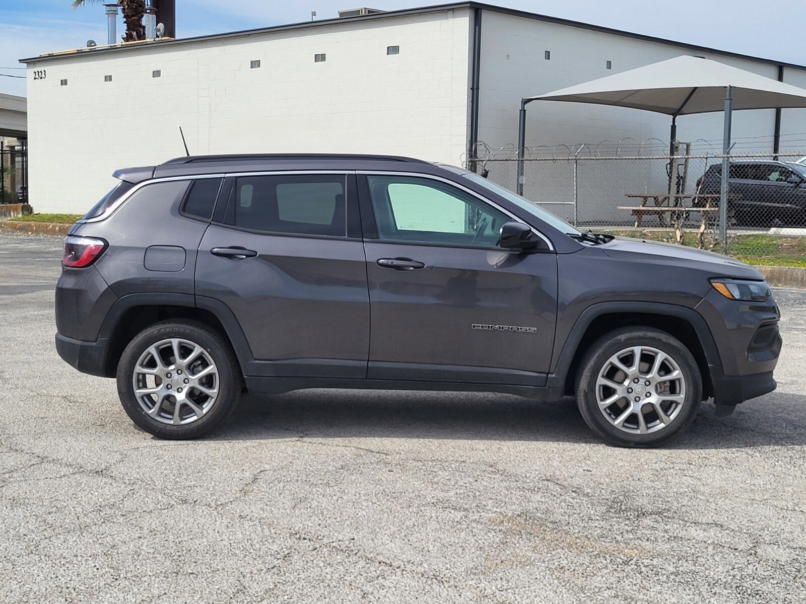 Used 2022 Jeep Compass Latitude w/ Sun and Sound Group image 2