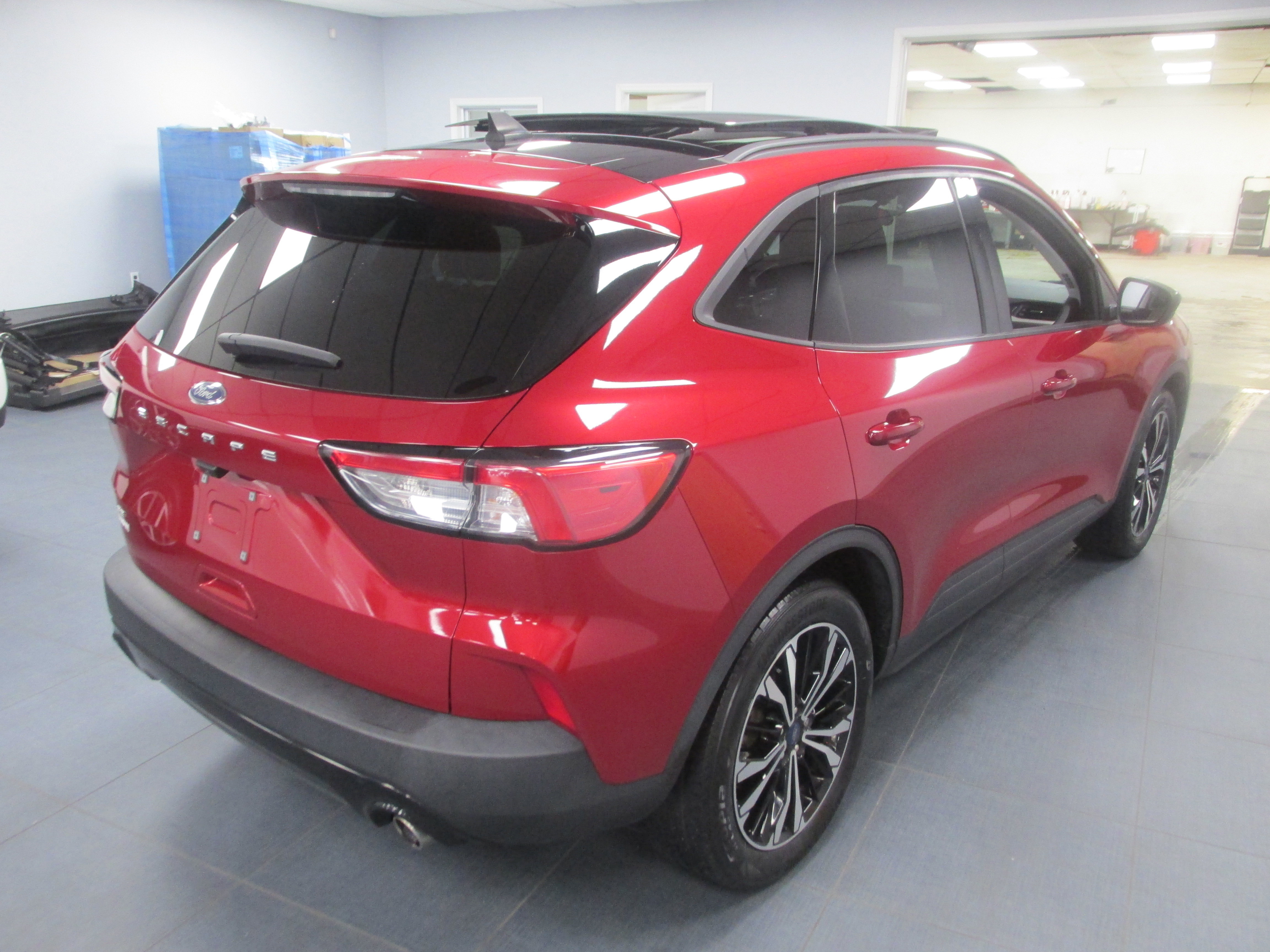 Certified 2021 Ford Escape SE w/ SE Sport Appearance Package image 3