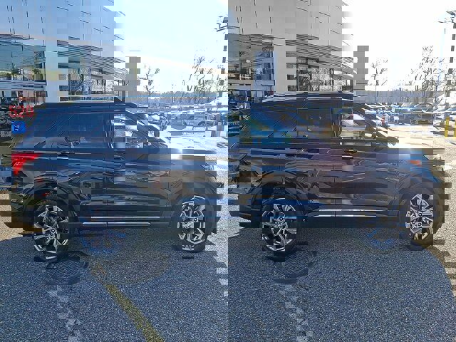 Certified 2021 Ford Explorer Limited w/ Equipment Group 301A image 8