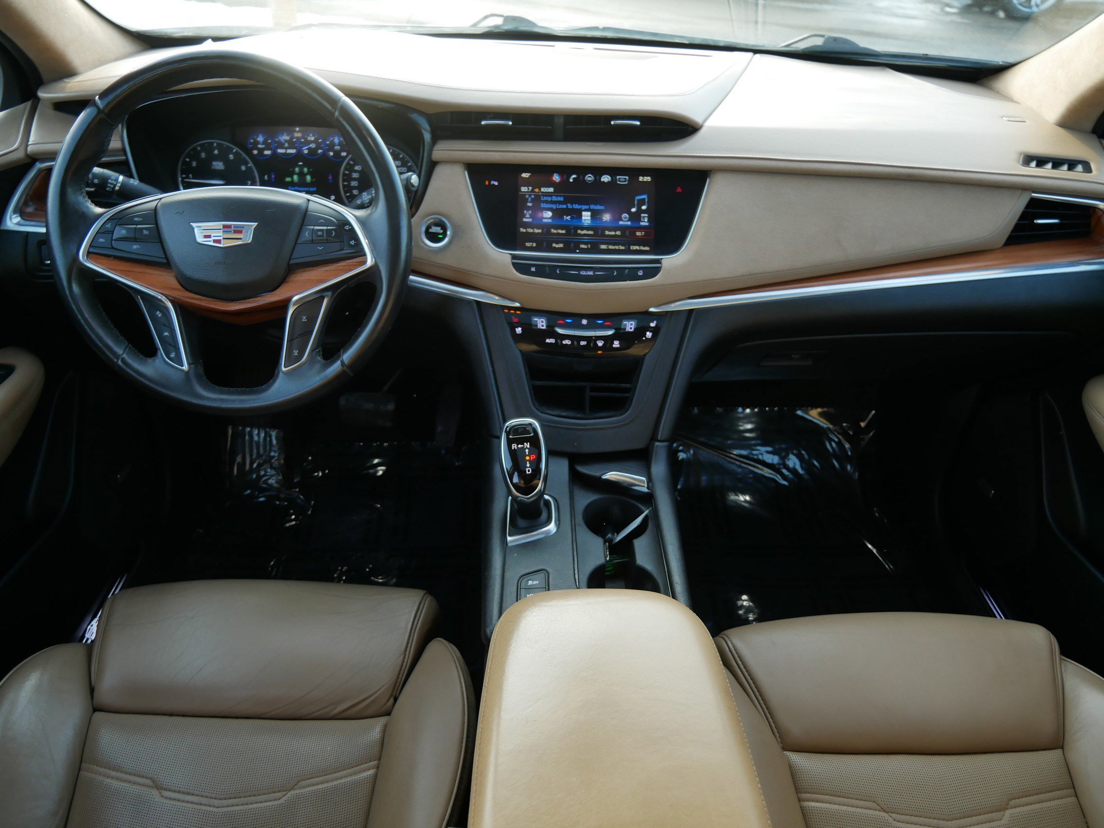 Used 2017 Cadillac XT5 Platinum image 10