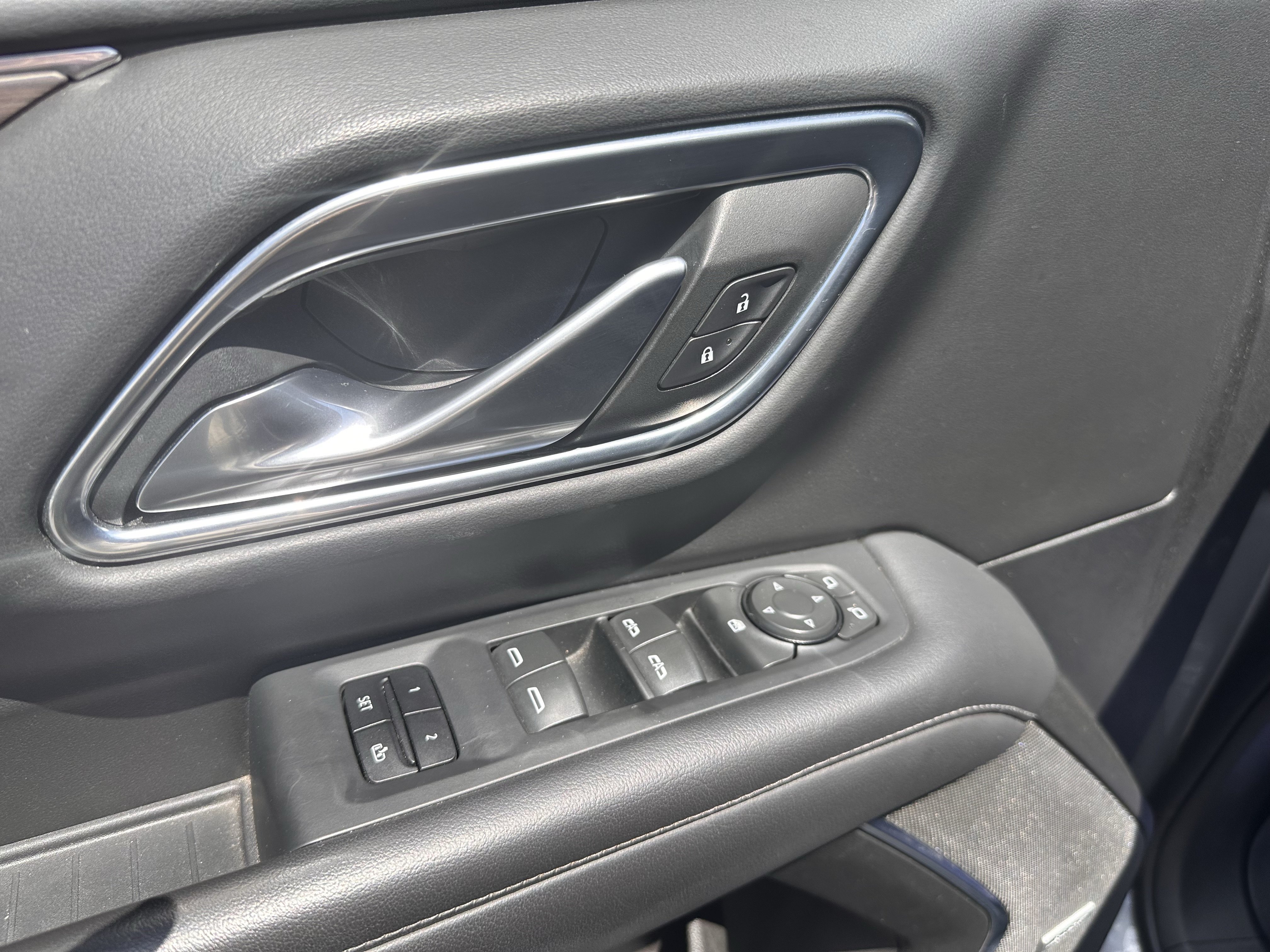 Used 2022 Chevrolet Suburban LT AWD/4WD image 18