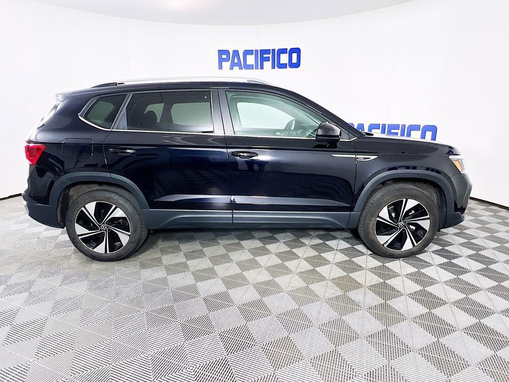 Used 2024 Volkswagen Taos SE w/ Panoramic Sunroof Package AWD/4WD image 10