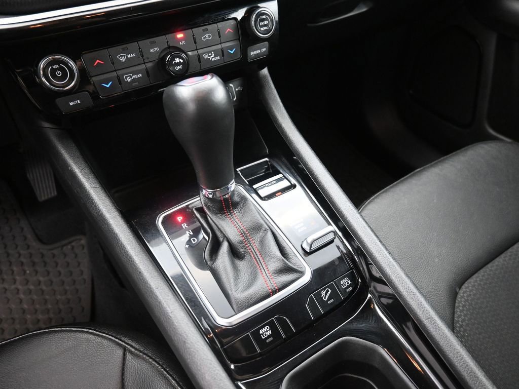 Used 2025 Jeep Compass Trailhawk AWD/4WD image 30