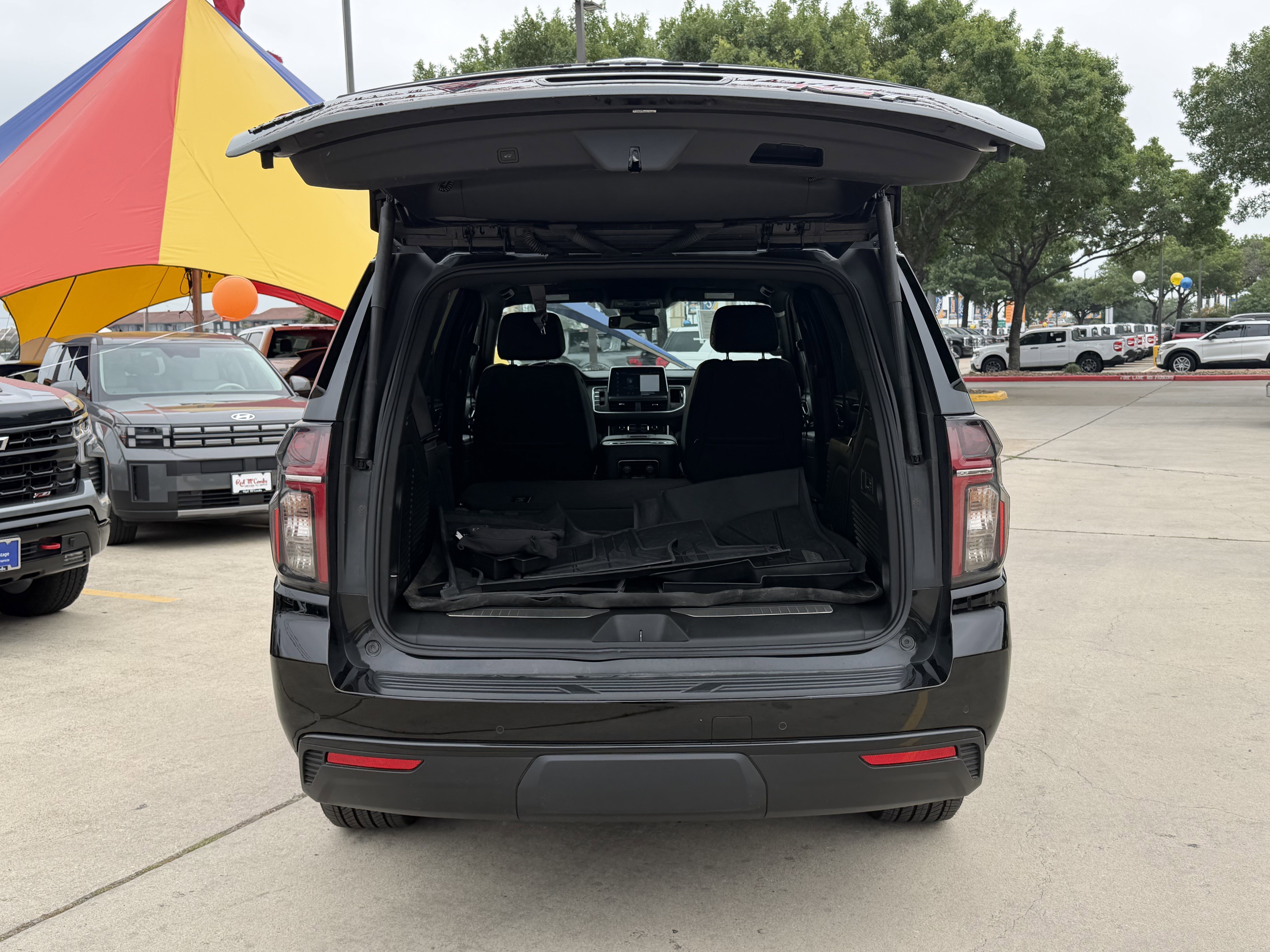 Used 2023 Chevrolet Tahoe RST w/ Luxury Package RWD image 8