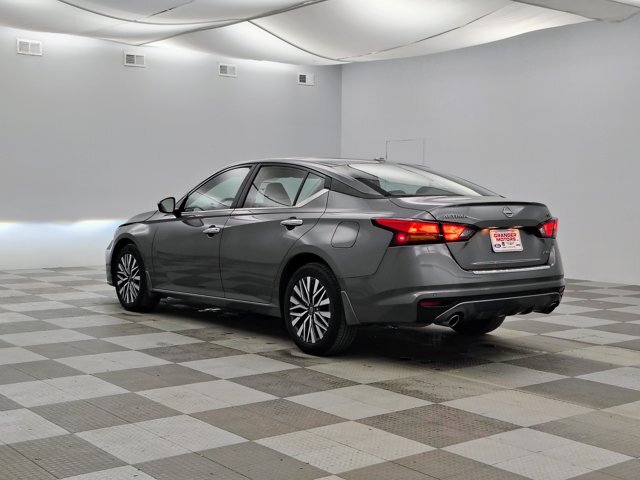 Used 2023 Nissan Altima 2.5 SV w/ SV Premium Package AWD/4WD image 9