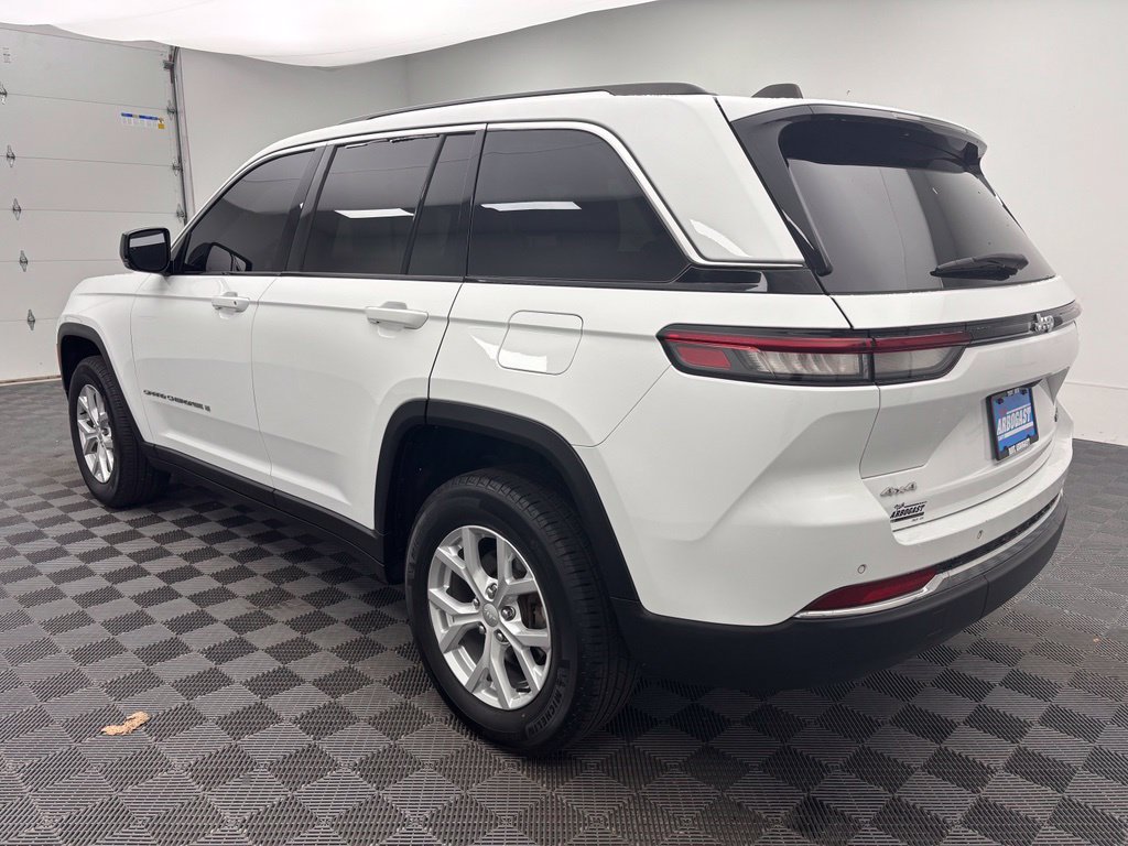 Used 2024 Jeep Grand Cherokee Limited AWD/4WD image 12