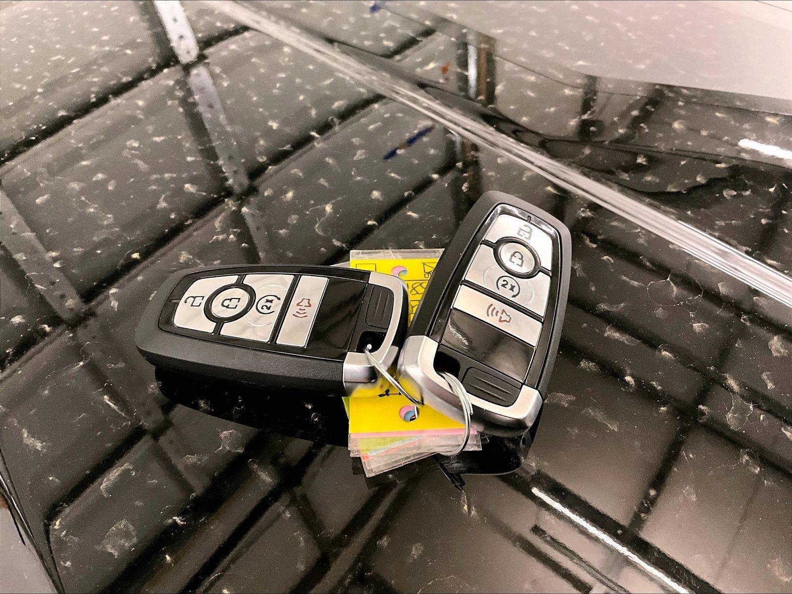 Certified 2025 Ford Maverick Lariat w/ Black Appearance Package image 9