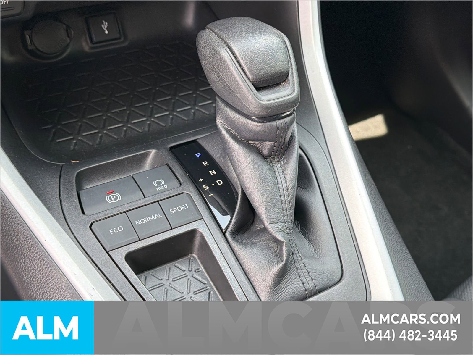 Used 2021 Toyota RAV4 XLE w/ Convenience Package FWD image 36