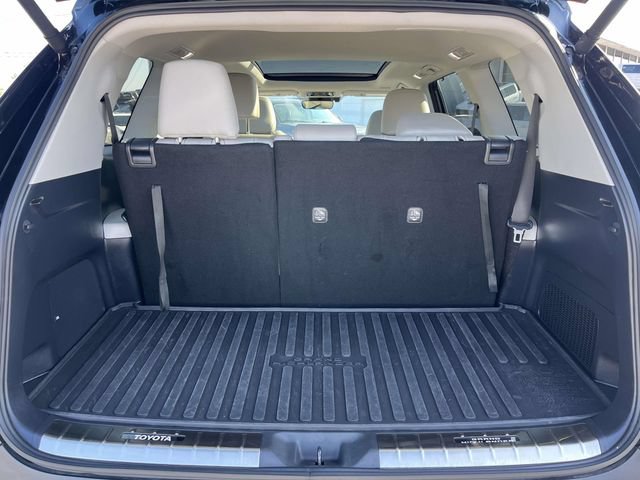 Used 2025 Toyota Grand Highlander AWD image 11