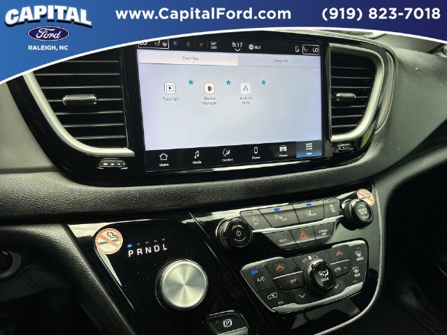 Used 2025 Chrysler Pacifica Select FWD image 25