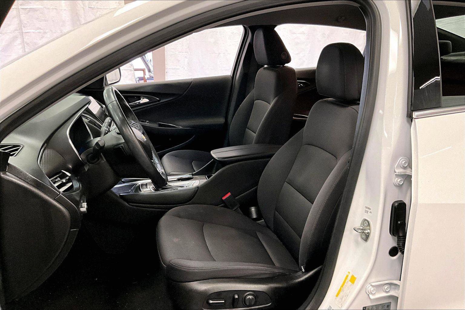 Used 2017 Chevrolet Malibu LT image 24