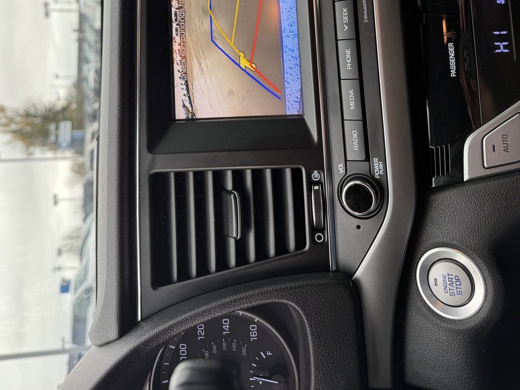 Used 2017 Hyundai Elantra Limited image 31