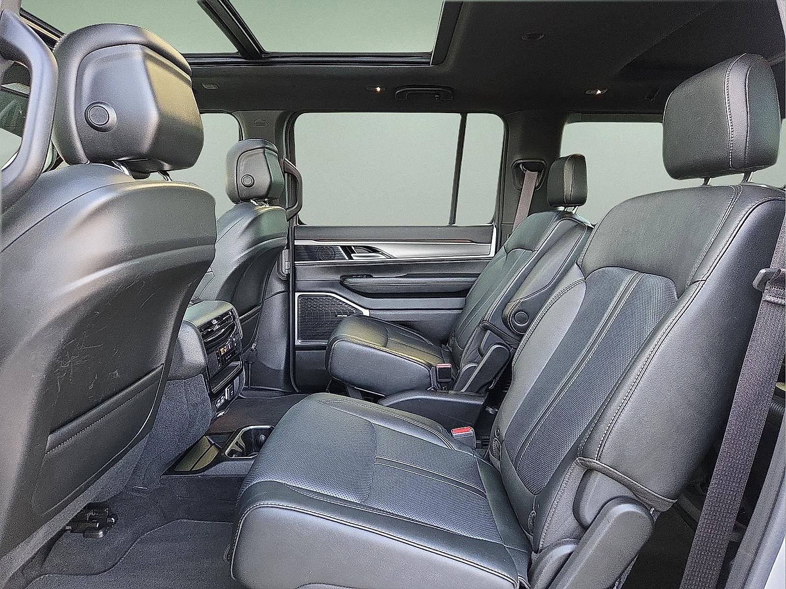 Used 2024 Jeep Wagoneer Series II AWD/4WD image 11