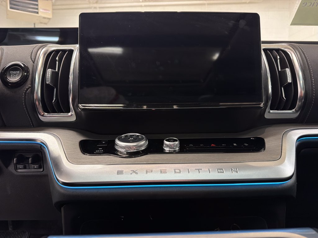 Certified 2025 Ford Expedition Platinum AWD/4WD image 22