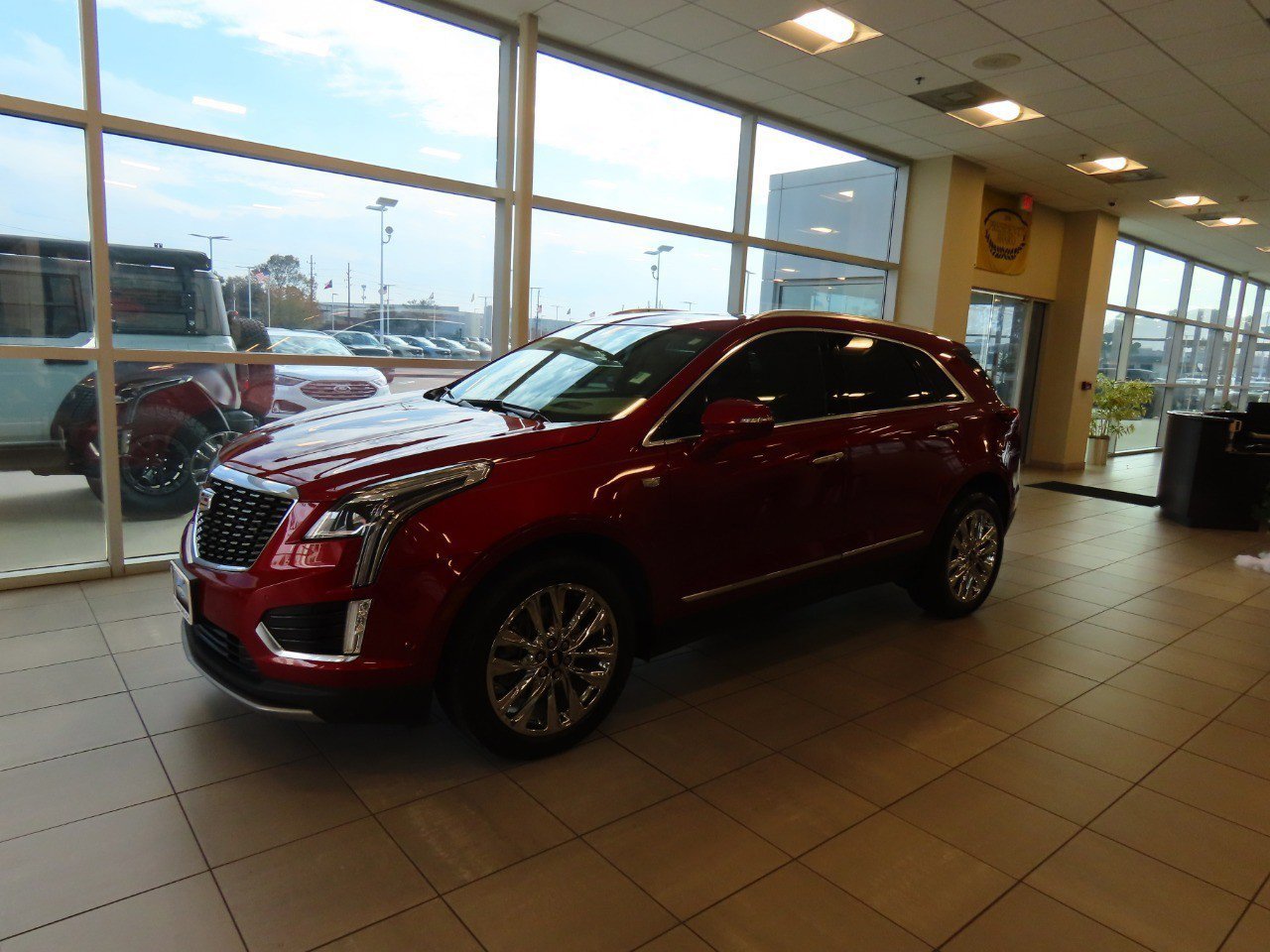 Used 2024 Cadillac XT5 Premium Luxury w/ Platinum Package image 2