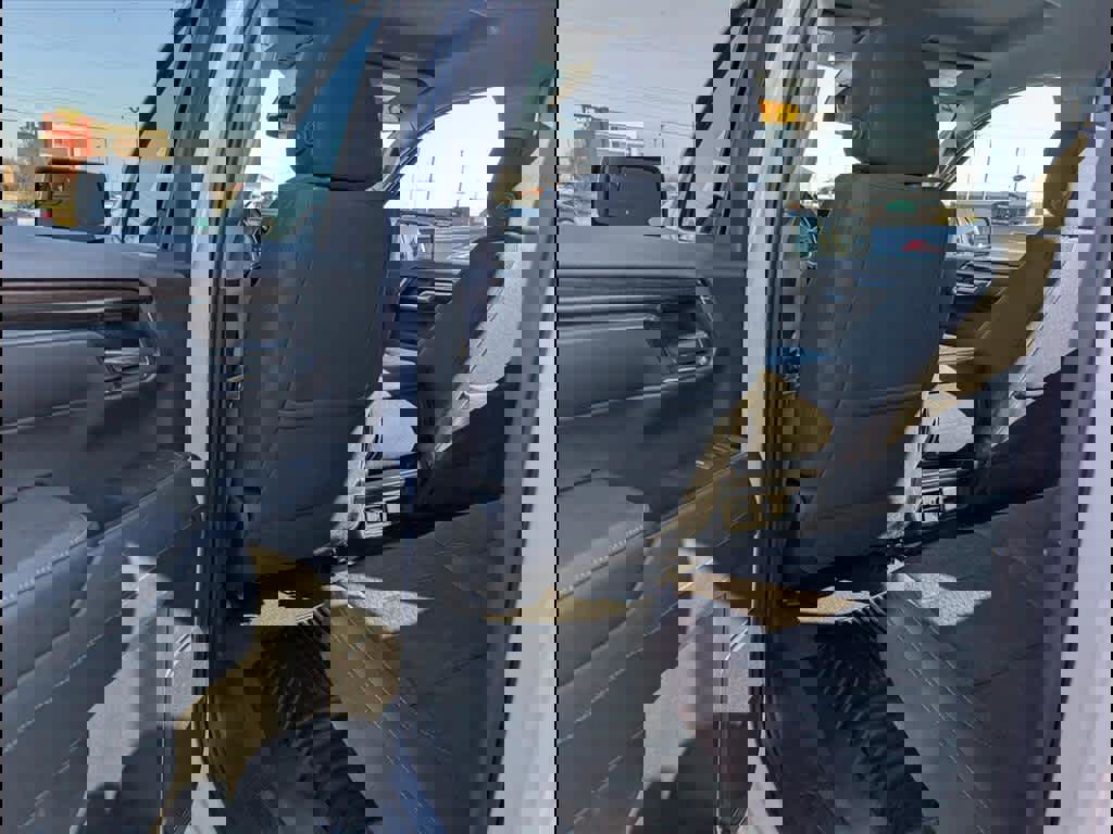 Used 2023 Chevrolet Silverado 1500 LT image 15