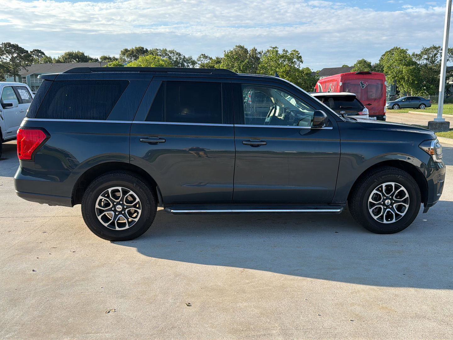 Certified 2022 Ford Expedition XLT RWD image 3