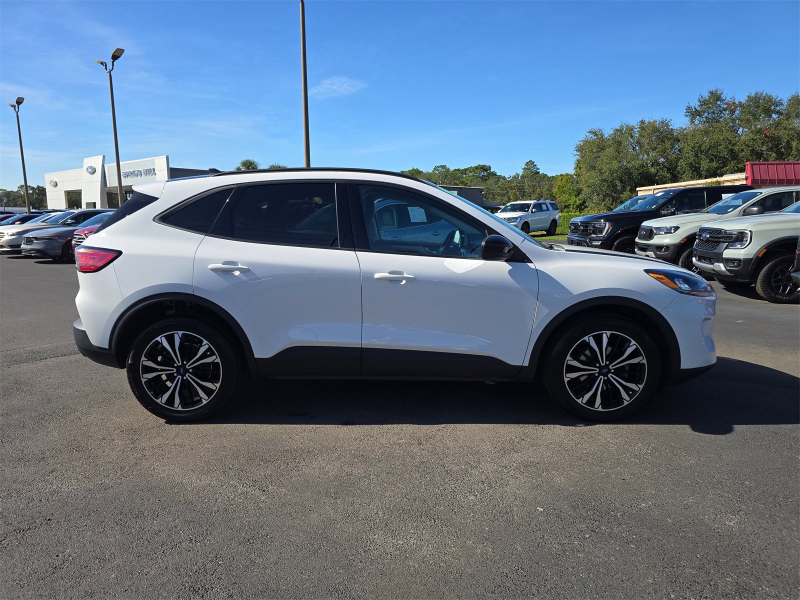 Certified 2021 Ford Escape SE w/ SE Sport Appearance Package image 3