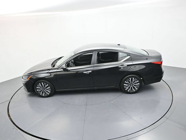 Used 2025 Nissan Altima 2.5 SV FWD image 36
