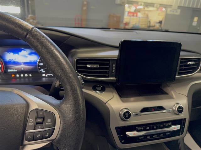 Certified 2022 Ford Explorer XLT w/ Equipment Group 202A image 9