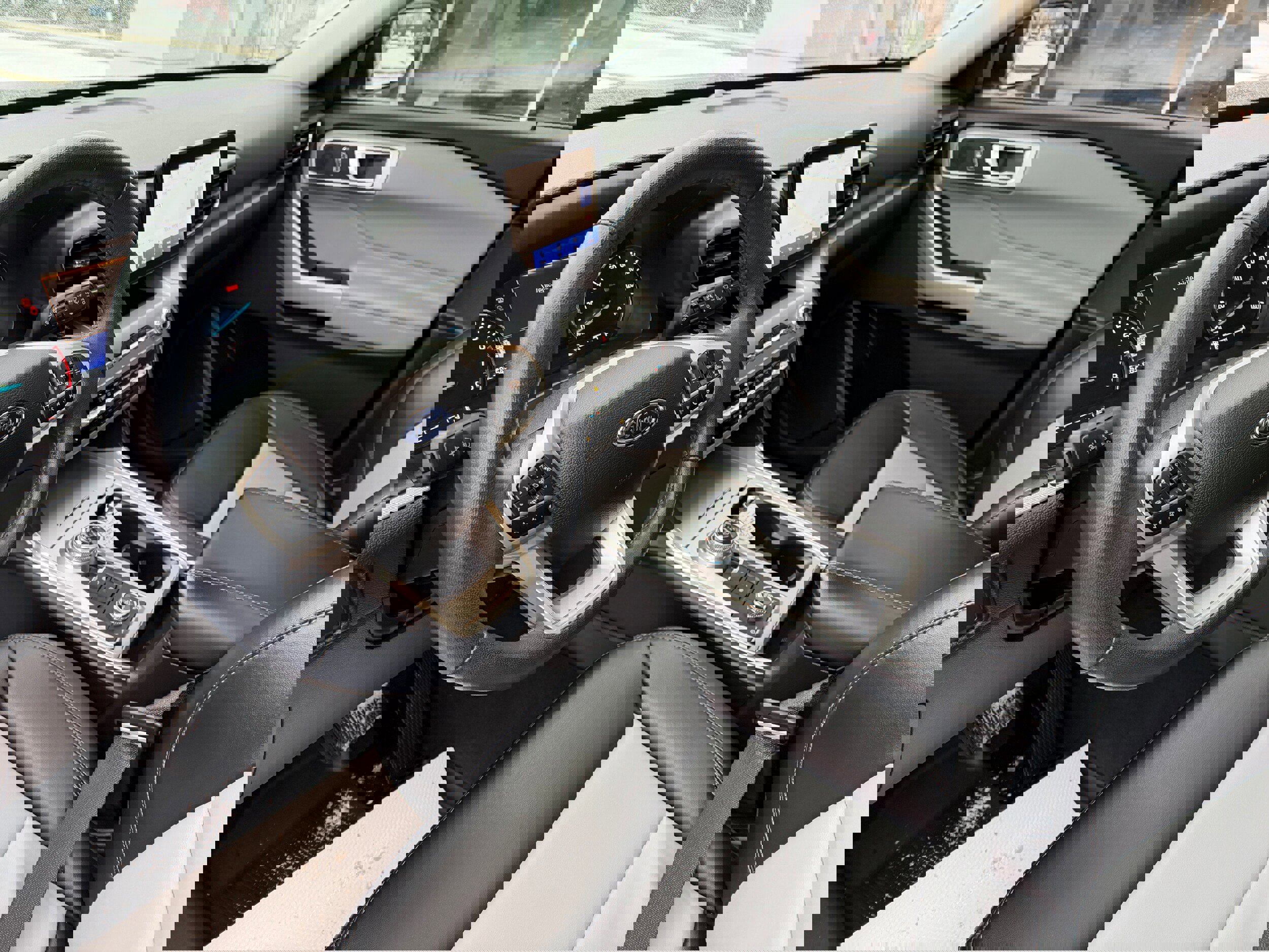 Certified 2022 Ford Explorer XLT w/ Equipment Group 202A image 15