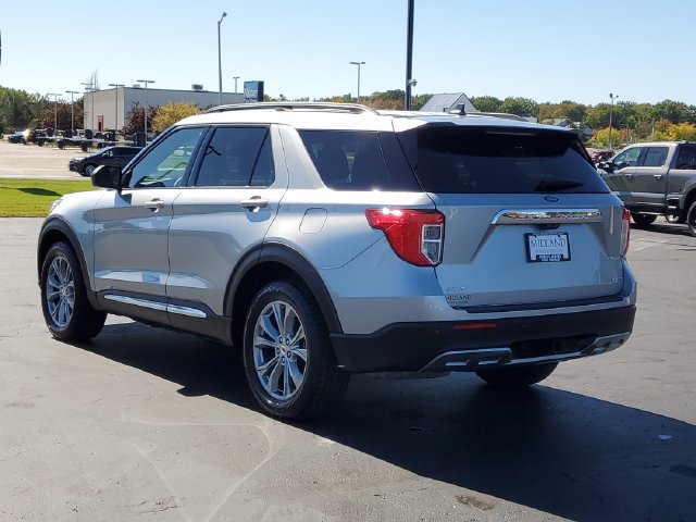 Certified 2024 Ford Explorer XLT w/ Equipment Group 202A AWD/4WD image 4