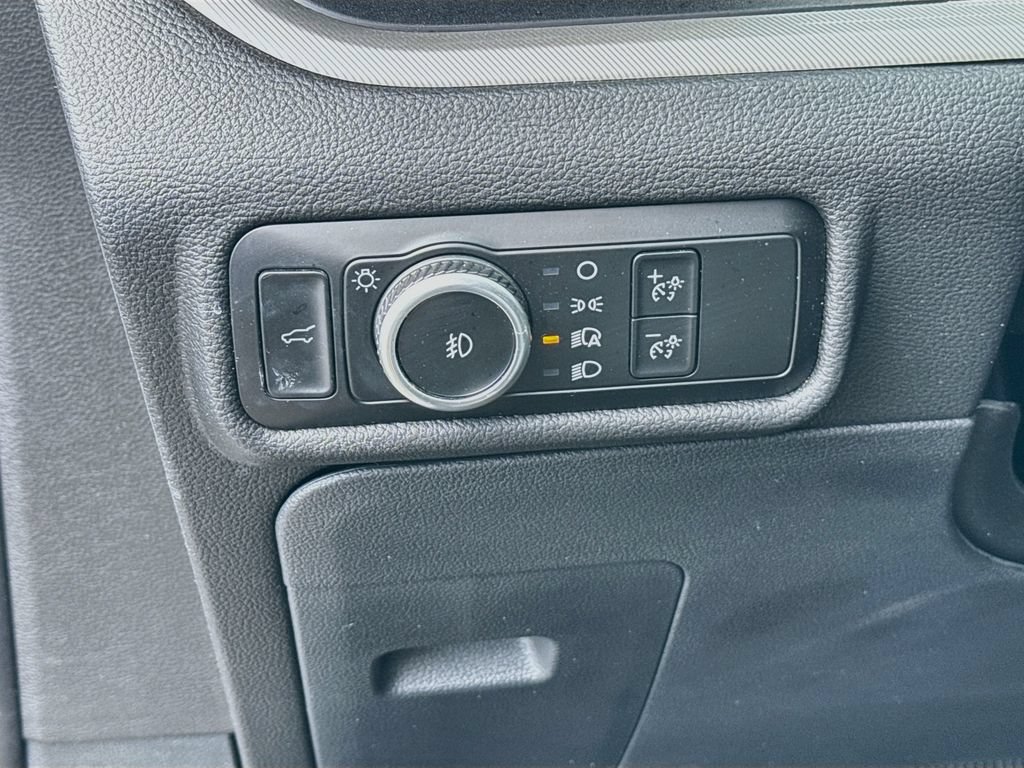 Certified 2024 Ford Explorer XLT w/ Equipment Group 202A RWD image 10
