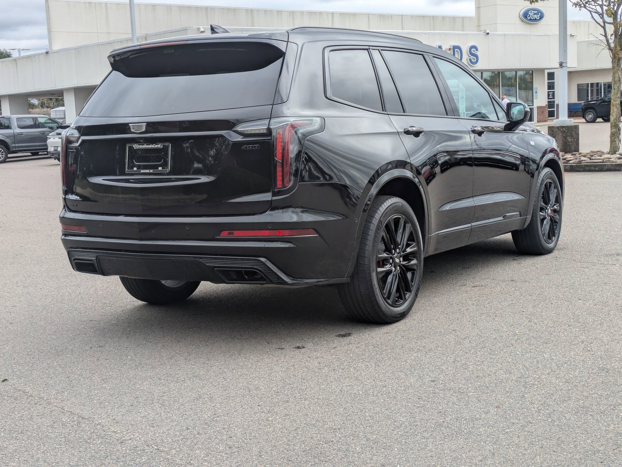 Used 2024 Cadillac XT6 Sport w/ LPO, Onyx Lite Package image 4
