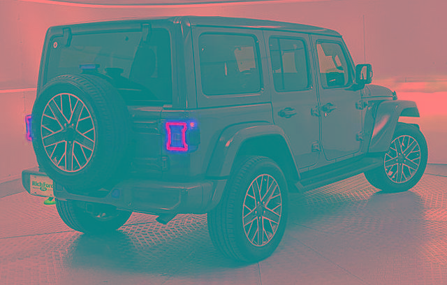 Used 2023 Jeep Wrangler Unlimited Sahara AWD/4WD image 3