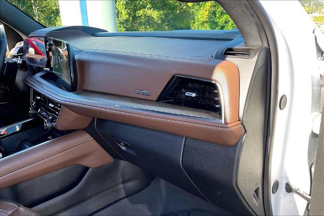 Used 2025 Chevrolet Suburban High Country RWD image 16