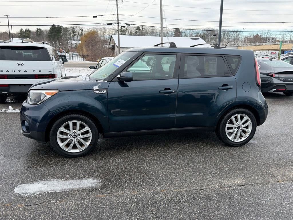 Used 2017 Kia Soul + image 8