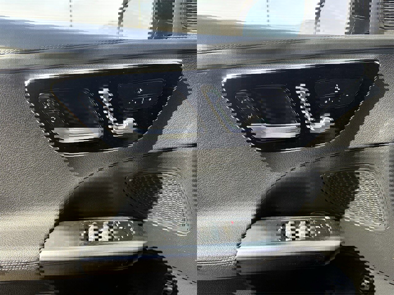 Used 2023 Mercedes-Benz C 300 Sedan image 23