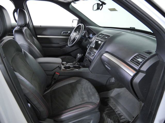 Certified 2018 Ford Explorer XLT w/ Equipment Group 202A AWD/4WD image 12