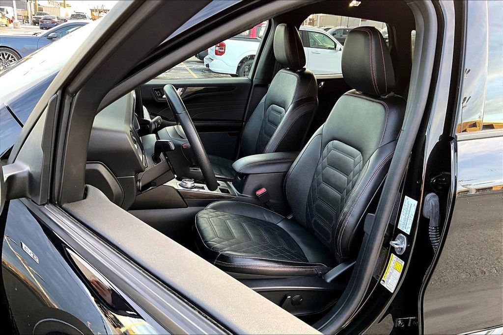 Certified 2023 Ford Escape ST-Line Elite w/ Premium Technology Package AWD/4WD image 24