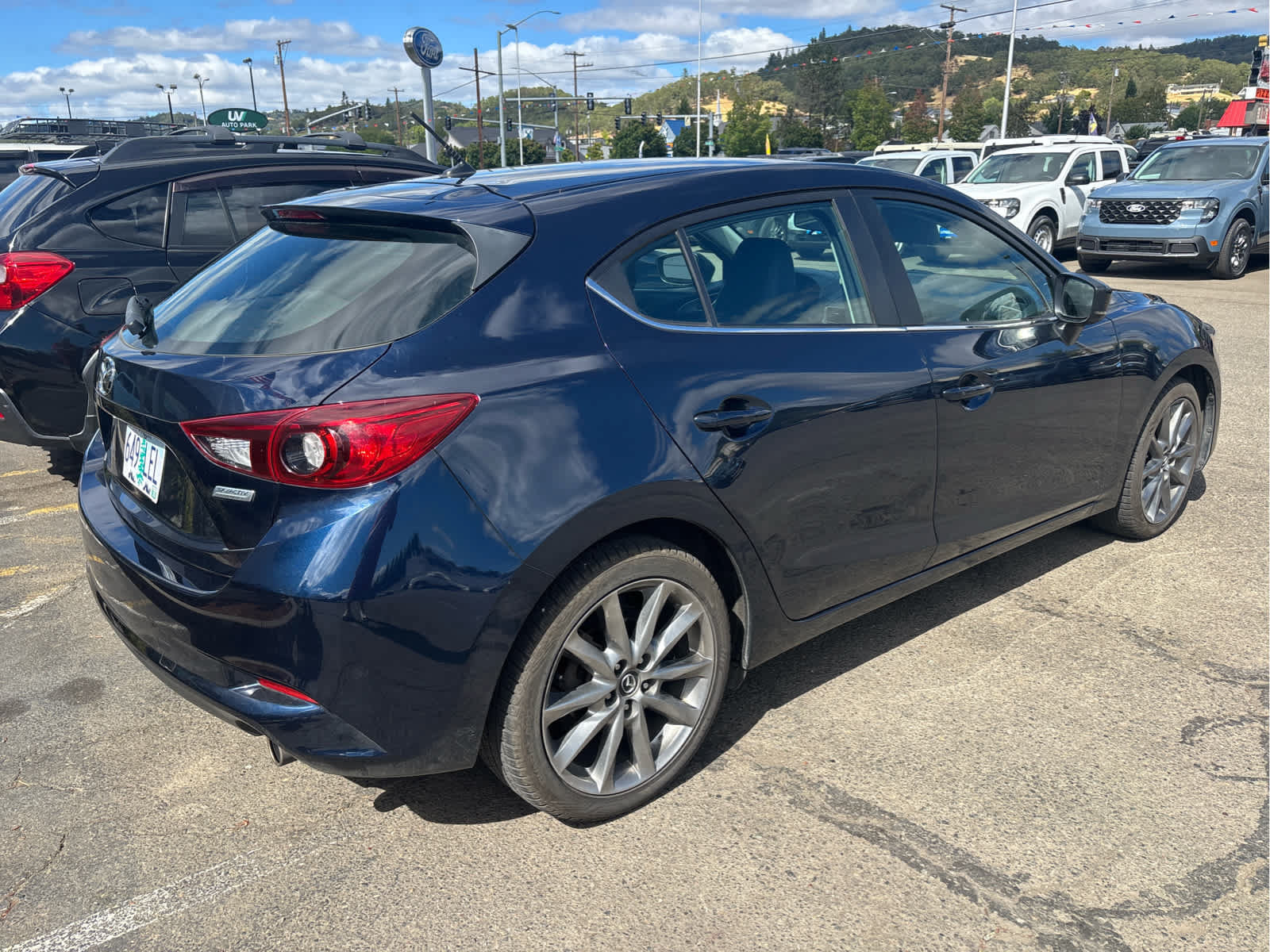 Used 2018 MAZDA MAZDA3 Touring FWD image 3