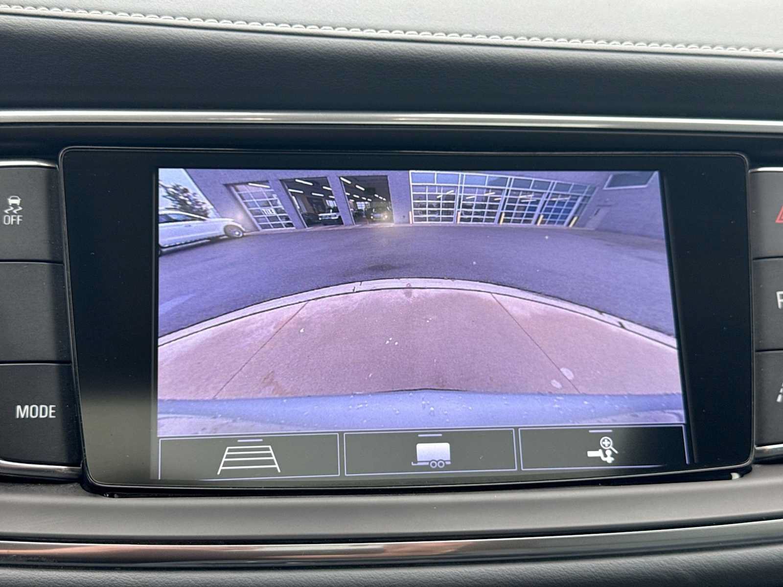 Used 2020 Buick Enclave Premium w/ Sun and Sites Package FWD image 29