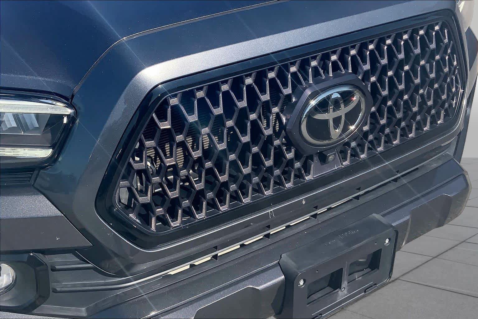 Used 2021 Toyota Tacoma Limited w/ Nightshade Package AWD/4WD image 30