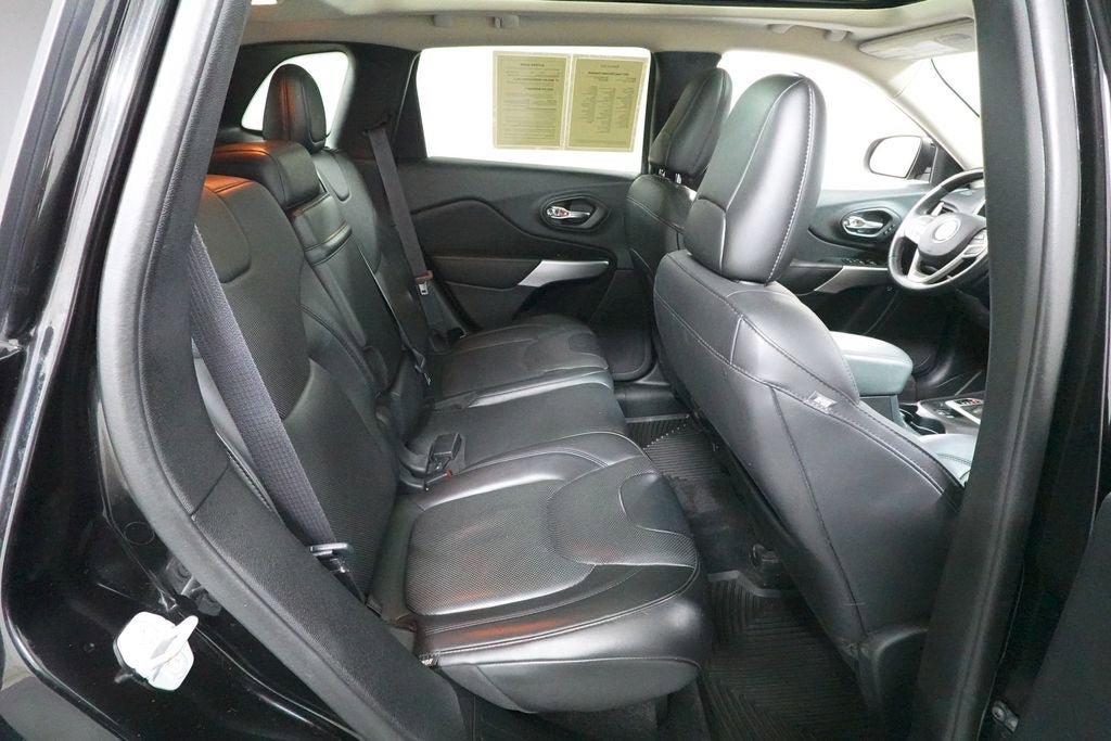 Used 2017 Jeep Cherokee Overland AWD/4WD image 31
