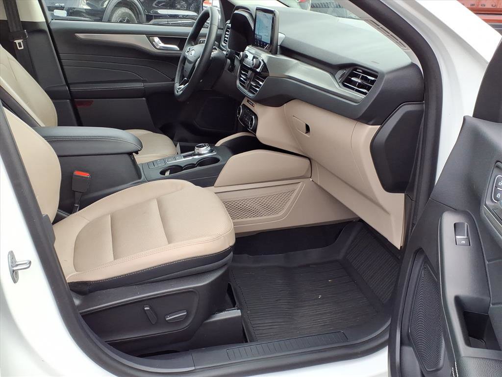 Certified 2022 Ford Escape Titanium w/ Class II Trailer Tow Package image 23