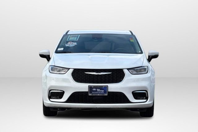 Used 2023 Chrysler Pacifica Touring-L image 9