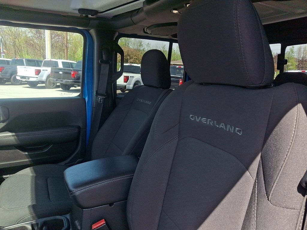 Used 2023 Jeep Gladiator Overland AWD/4WD image 14