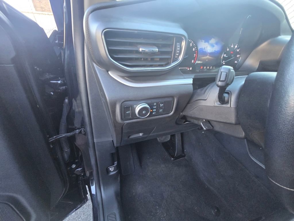 Certified 2022 Ford Explorer XLT w/ Equipment Group 202A image 11