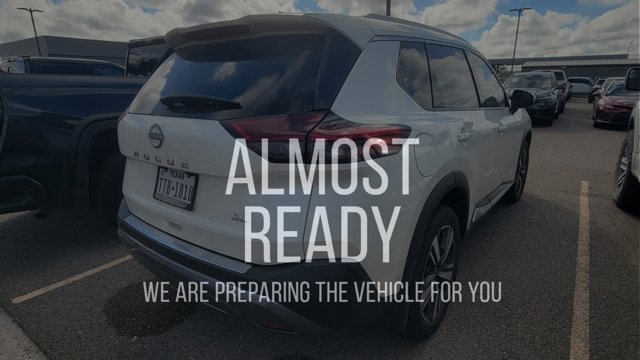 Used 2023 Nissan Rogue SL w/ SL Premium Package image 3