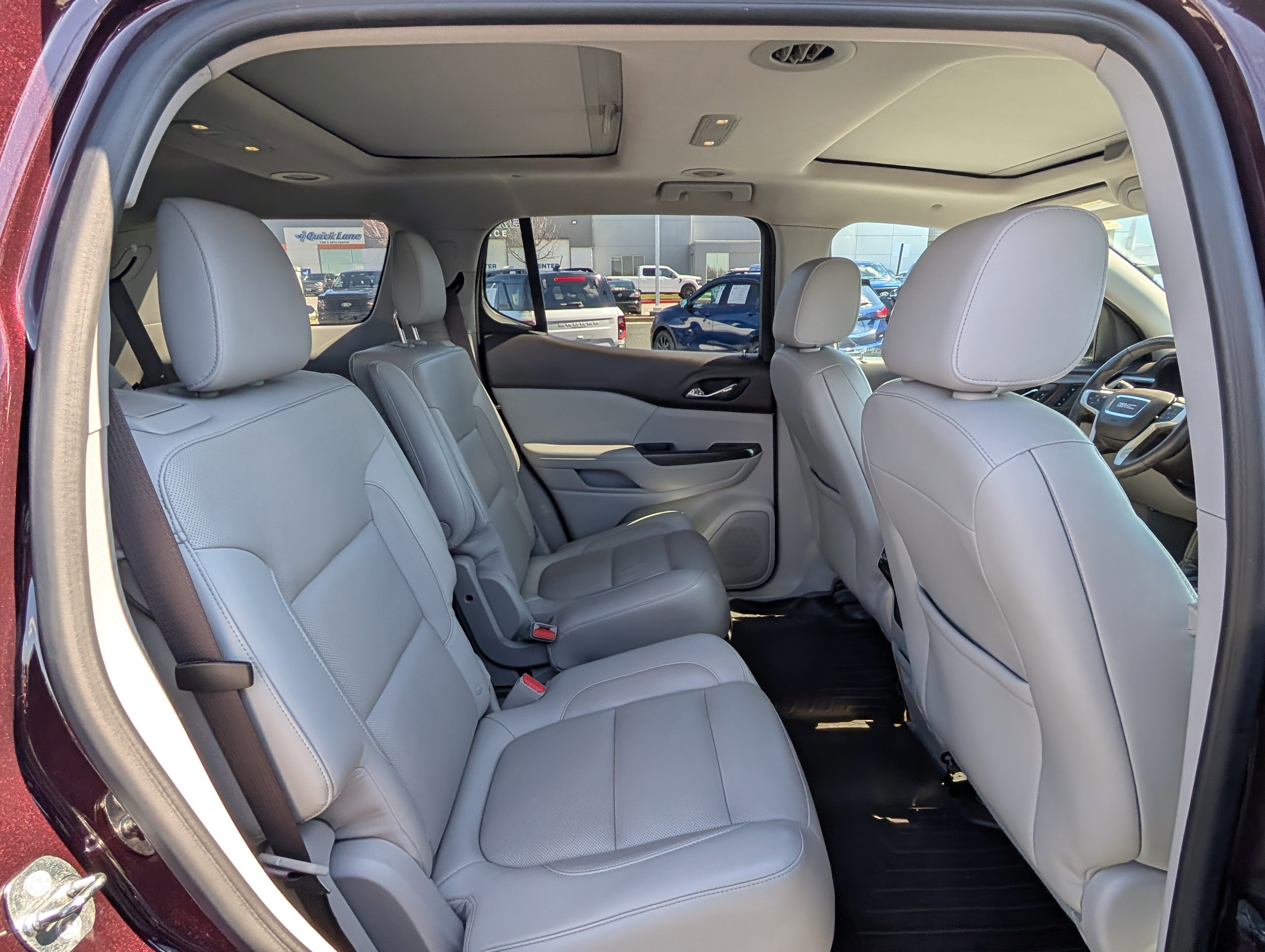 Used 2018 GMC Acadia SLT w/ LPO, Black Accent Package image 11