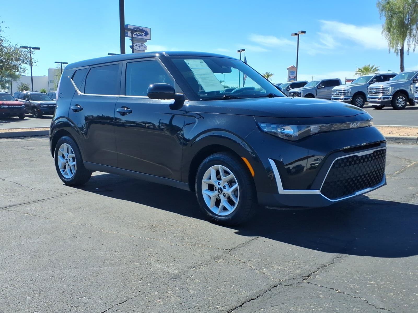 Used 2025 Kia Soul LX w/ LX Technology Package FWD image 8